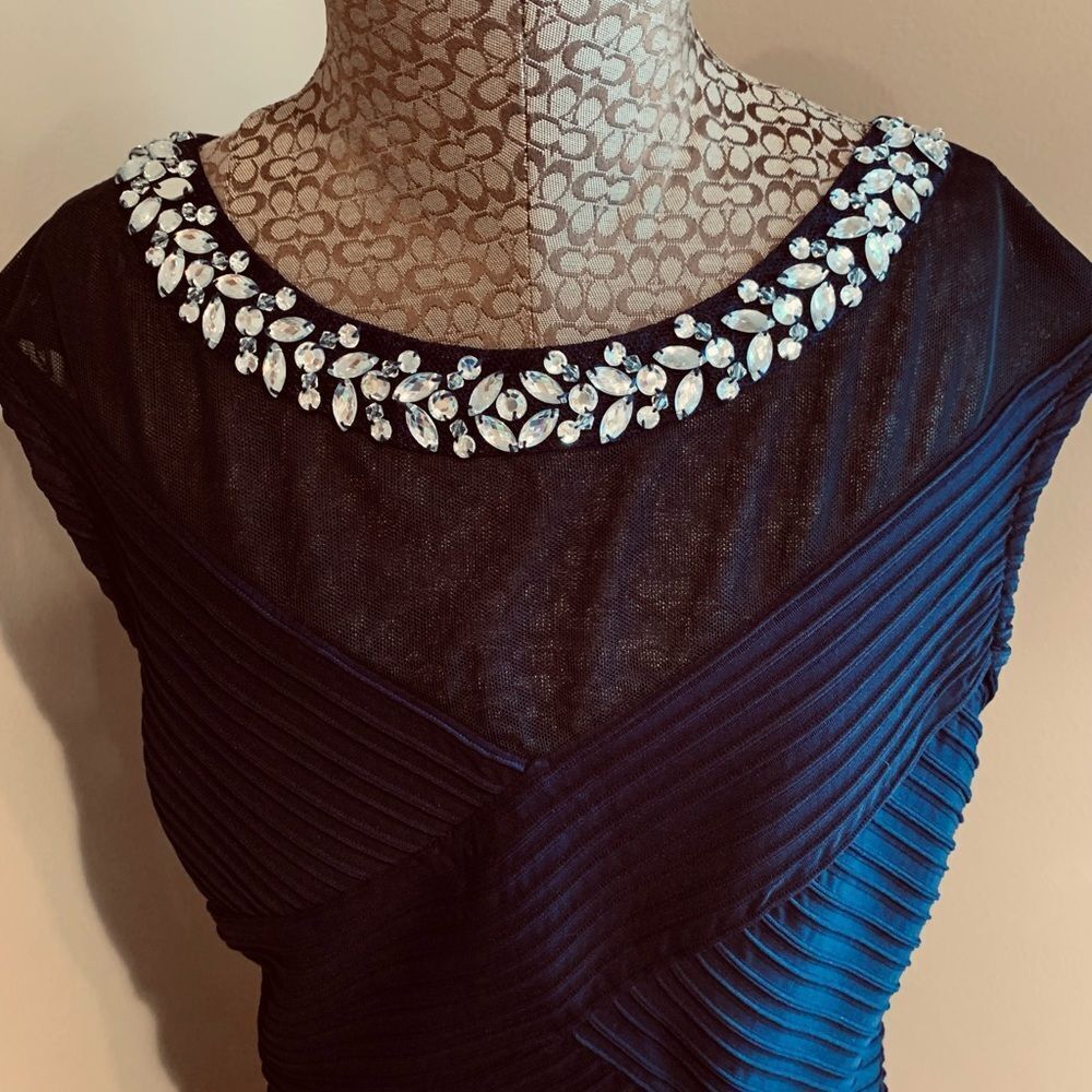 Beautiful Dress with Statement Neckline Size 4 - Picture 6 of 12